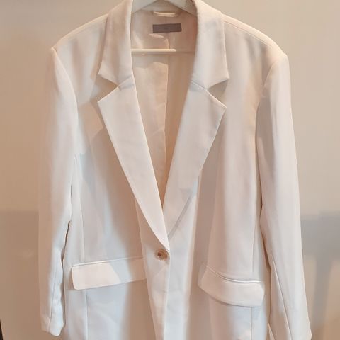Hvit blazer (H&M)
