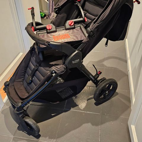 Britax B-motion plus barnevogn og stå brett