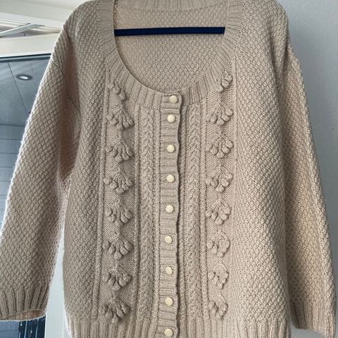 Vakker vintage cardigan selges! Str. XL/XXL