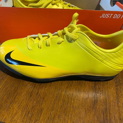 Nike JR Veloci V TF Fotballsko JR 5,5Y (38)