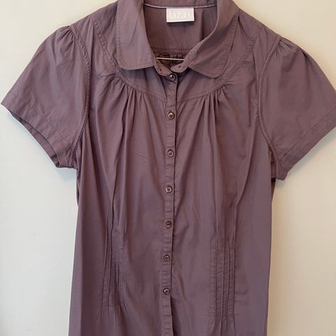 Kortermet bluse fra Bruuns Bazaar str. 40 selges kr. 200