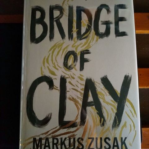 Bridge of Clay signert og nummerert Markus Zusak, Engelsk