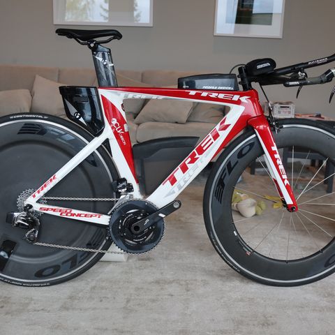 Trek Speed Concept tempo/triathlonsykkel, Red Etap, P2M wattmåler, FLO platehjul