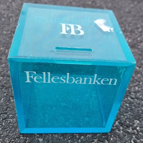 Retro Fellesbanken sparebøsse selges