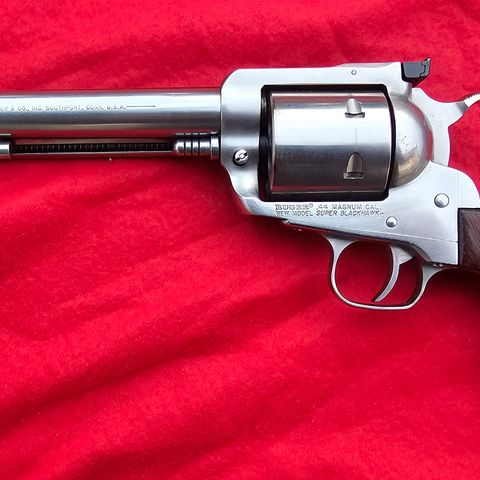 Ruger new model super blackhawk 44 mag.