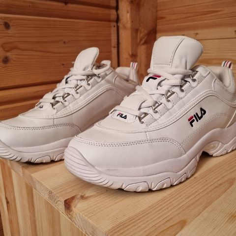 Fila joggesko str. 40.