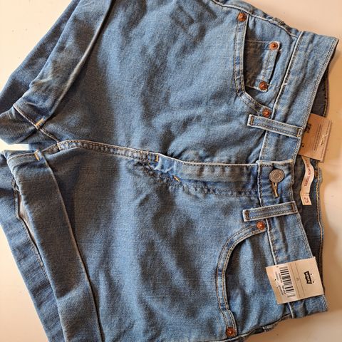 Levis shorts, W25