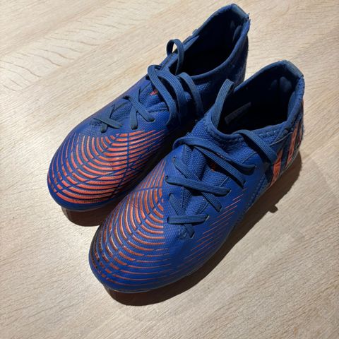 Fotballsko Adidas Predator str. 33