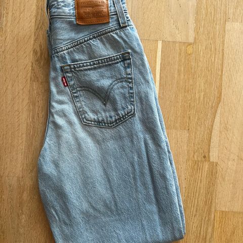 Levis jeans