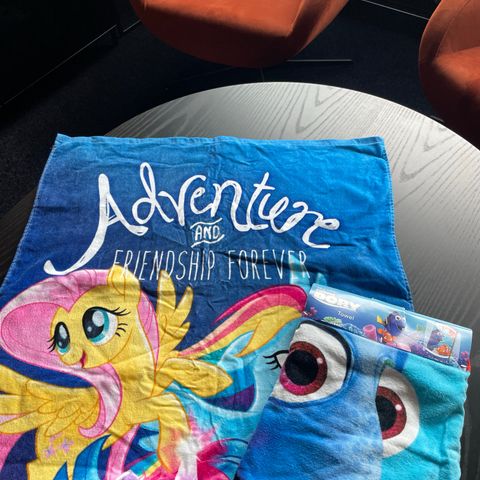 Badehåndkle barn, Pony og Dory, selges samlet for 80kr