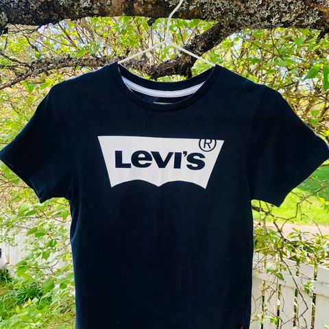 Levis t-shirt str. 12 år