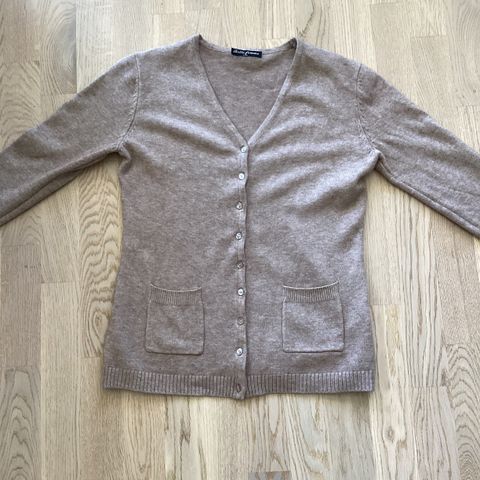 Beige cardigan i deilig cashmere  fransk L/XL