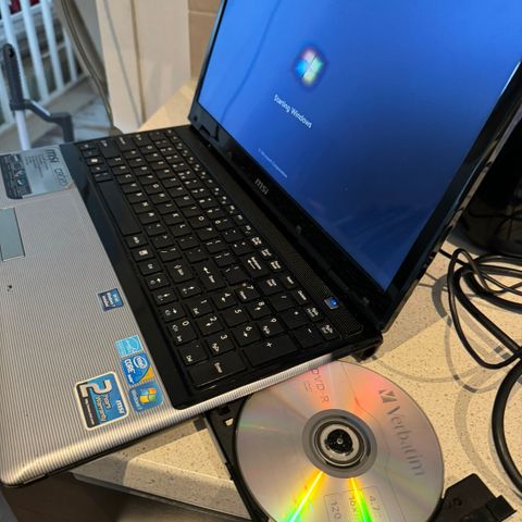 MSI 15.6” BÆRBAR PC (DEFEKT BATTERI og UAKTIVERT WINDOWS)