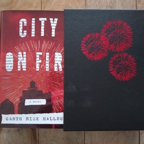 City on Fire signert limited edition, slipcased, Hallberg.