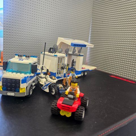 Kommandobil med tyv lego 60139