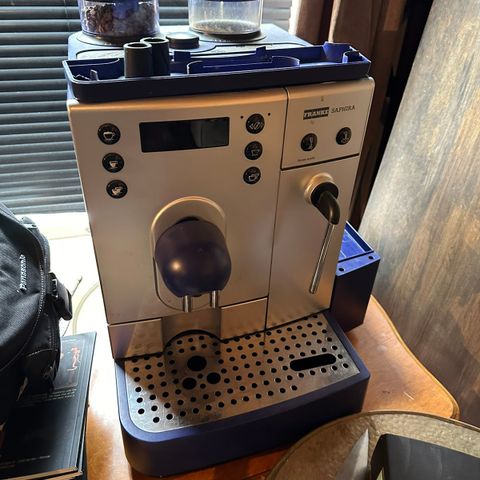 Franke Saphira kaffemaskin selges til høystbydende over 2000