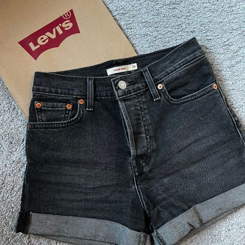 LEVI’S wedgie shorts str. 25