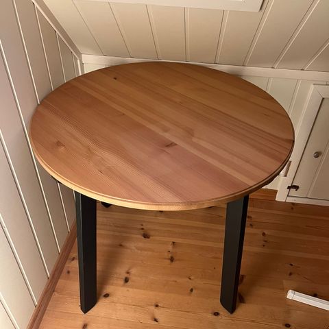 IKEA spisebord  IKEA round dinner table