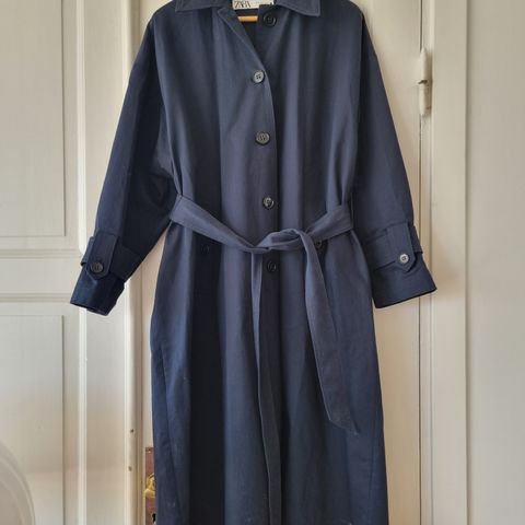 Trenchcoat fra Zara, str S. Som ny.