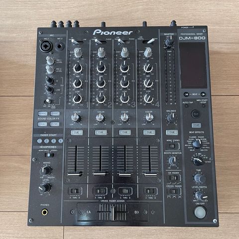 Pioneer DJM-800 mixer