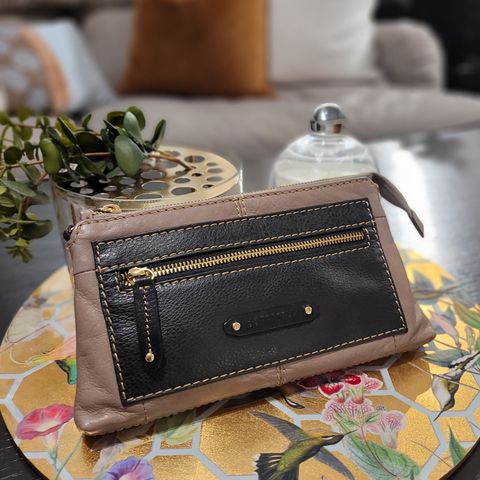 Lekker clutch/skulder veske fra Gigi Fratelli💝