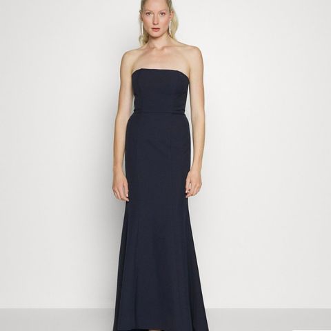 Mørkeblå lang stroppeløs kjole