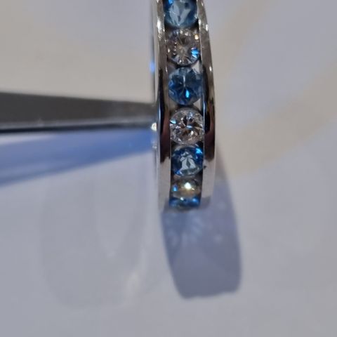 Diamantring med blå topas