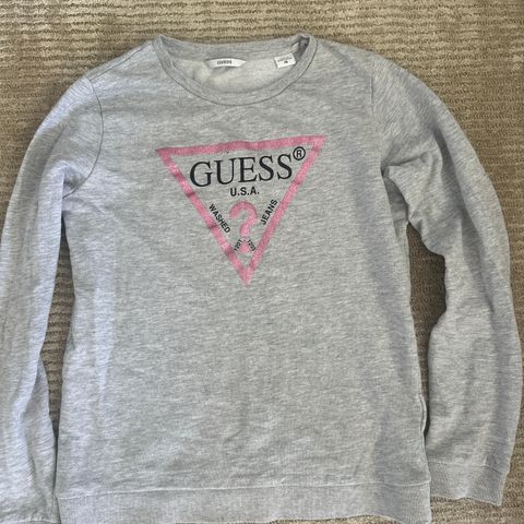 Super lys grå collegenser fra Guess str 14-16 år