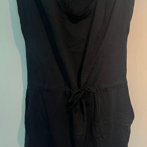 Vero Moda sort kjole med snøring i livet