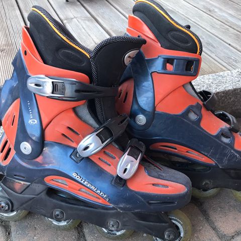 Rollerblades ca. str. 44 inkl. beskyttelsesutstyr