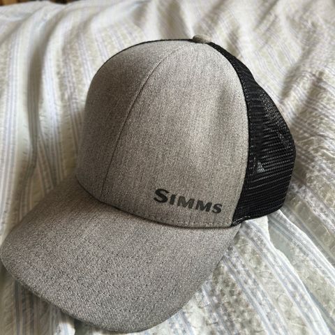 Simms Trucker Caps til salgs