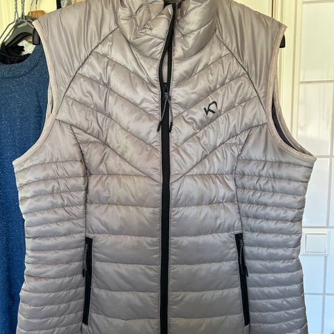 Kari Traa vest selges kr. 250,-