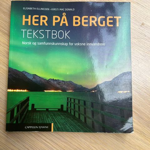 Her på berget tekstbok