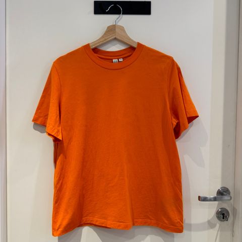 Oransje t-skjorte fra & Other Stories