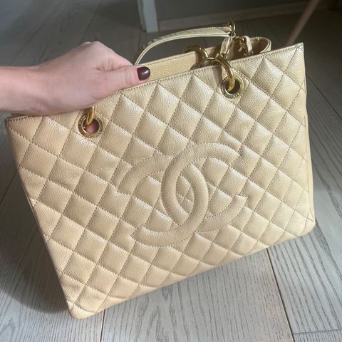 Chanel GST Beige Caviar veske