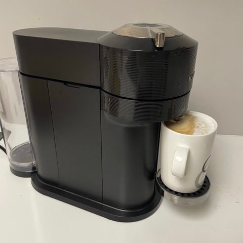 Nespresso Vertuo next Kaffemaskin knapt brukt.