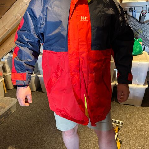 Seilerjakke fra Helly Hansen selges kr. 700,-