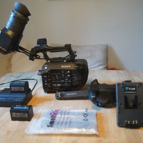 SONY FS7 Camera Bundle - Mint Condition Low usage