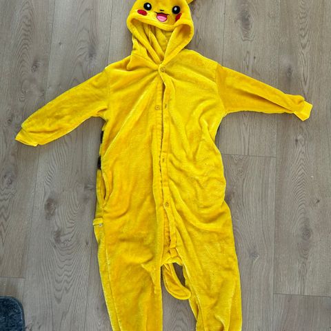 kostyme Pokemon pikachu
