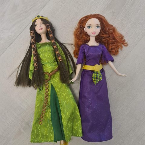 Forskjellige dukker - Rapunsel, Merida, bratz, enchantimals