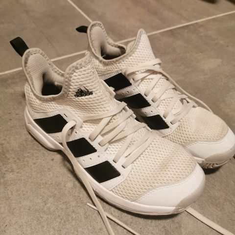 Adidas joggesko str 34