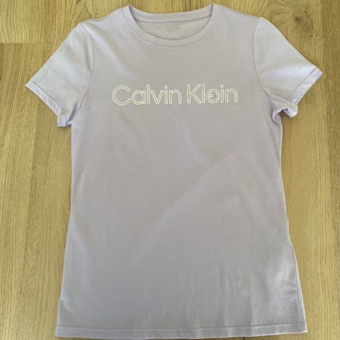 Calvin Klein t-skjorte S