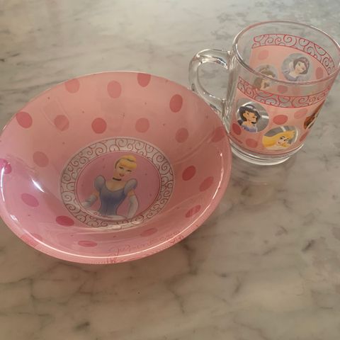 Prinsesse kopp og skål med figurer fra Disney:)