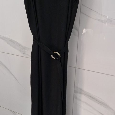 Tara Jarmon - klassisk sort kjole