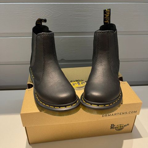 Dr. Martens Chelsea