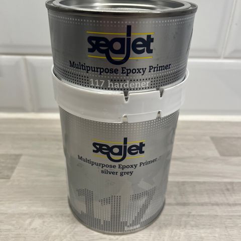 Seajet 117 primer 1L silver grey inkl. Herder