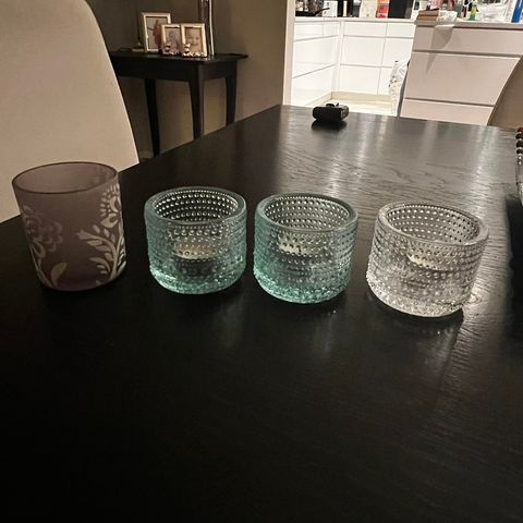 4 lysglass selges billig da ikke i bruk; 3 i samme serie hvorav 2 lys blå