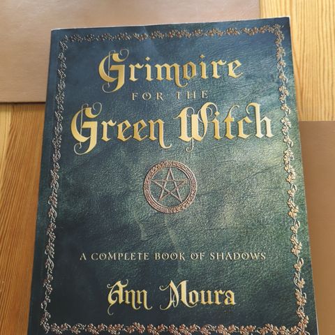 Grimoire for the green witch RESERVERT