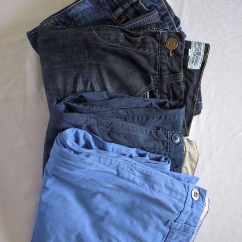 En liten klespakke med bukser