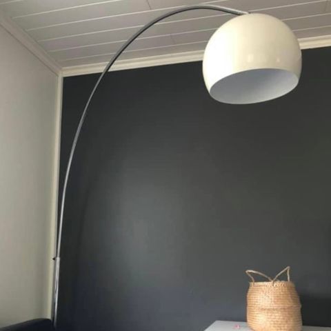 Bolia lounge gulvlampe hvit med marmor fot